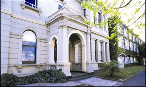 The Albany - Melbourne 4u 1