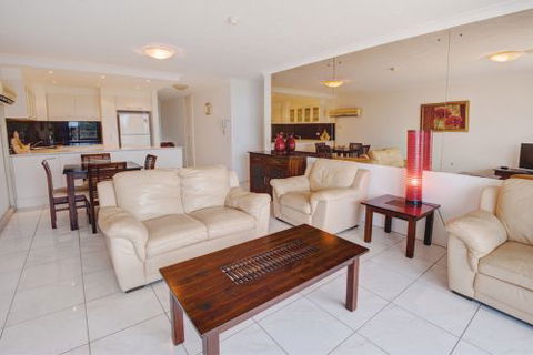 Golden Sands On Main Beach - Accommodation Melbourne 6