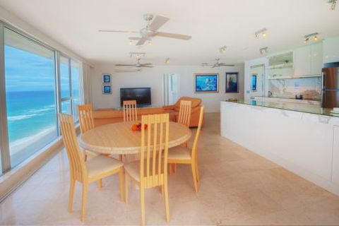 Golden Sands On Main Beach - Accommodation Melbourne 9