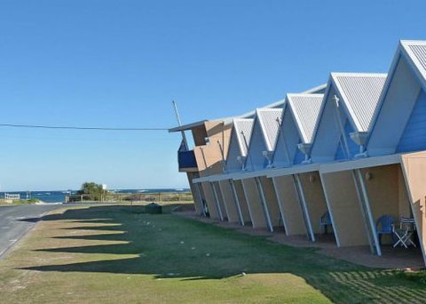 Windsurfer Beach Chalets - Accommodation Melbourne 0