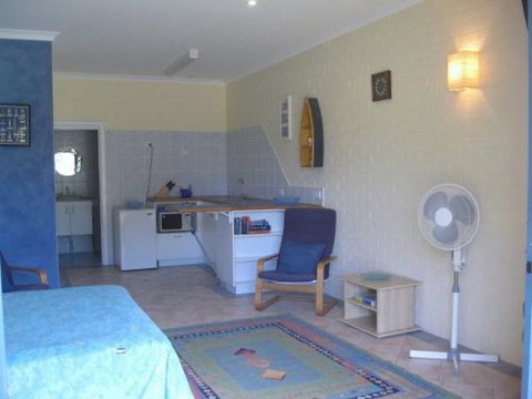 Windsurfer Beach Chalets - Accommodation Melbourne 4