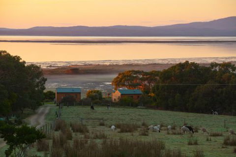 Coastal View Cabins - Accommodation Melbourne 3