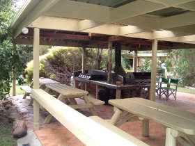 Melaleuca Grove Holiday Units & Motor Inn - Accommodation Melbourne 0