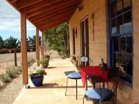 Dee's Villa - Accommodation Melbourne 0