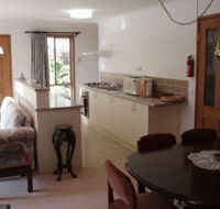 Adrienne's Place On Hill - Accommodation Melbourne