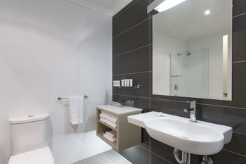 Best Western Plus Apollo International Hotel - Accommodation Melbourne 7