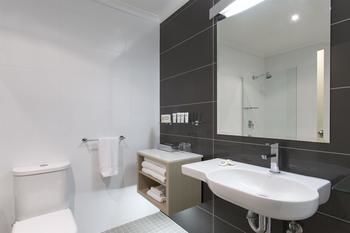 Best Western Plus Apollo International Hotel - Accommodation Melbourne 12