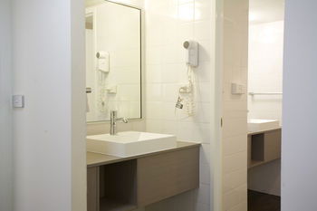 Ibis Melbourne Hotel And Apartments - Accommodation Melbourne 13