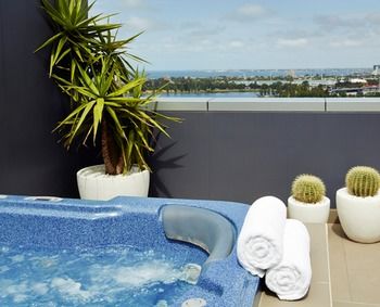 Art Series-The Blackman - Accommodation Melbourne 12