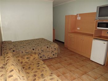 Palm Court Budget Motel Hostel/Backpackers - Accommodation Melbourne 4