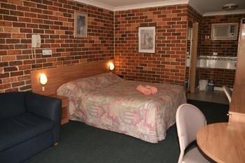 Forest Lodge Motor Inn & Restaurant - Accommodation Melbourne 0
