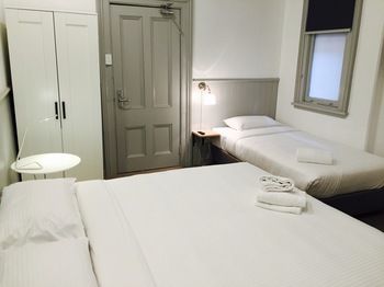 Dalziel Lodge - Accommodation Melbourne 7