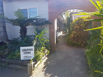 Bentley Waterfront Motel & Cottages - Accommodation Melbourne 0