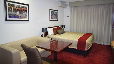 BEST WESTERN Ensenada Motor Inn - Accommodation Melbourne 0