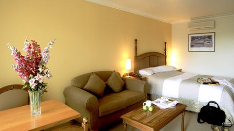 Best Western Plus The Tudor Box Hill - Accommodation Melbourne 1