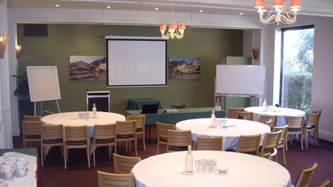 Best Western Plus The Tudor Box Hill - Accommodation Melbourne 3