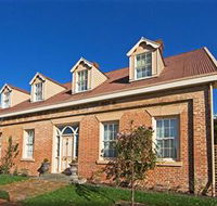 Racecourse Inn - The - Accommodation Melbourne
