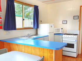 Discovery Holiday Parks  Hadspen Cosy Cabins - Melbourne 4u 1