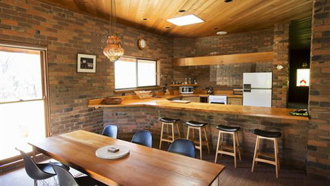 The Eagles Nest - Melbourne 4u 0
