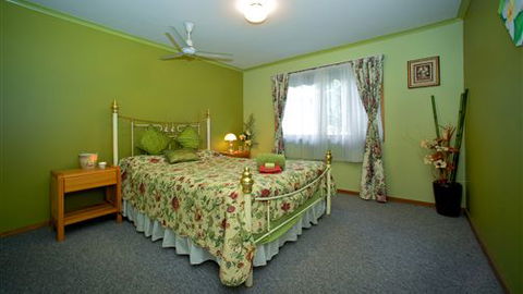 Long John Silver's Surf Retreat - Accommodation Melbourne 1