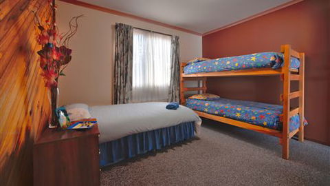 Long John Silver's Surf Retreat - Accommodation Melbourne 3