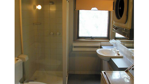Wallace's - Crystal Creek Chalet 1 - Accommodation Melbourne 4