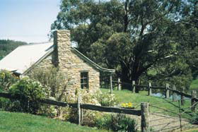 Adelaide Hills Country Cottages - Gum Tree Cottage - Melbourne 4u 0