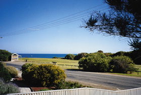 Botts Beach Retreat - Accommodation Melbourne 2