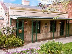 Chichester Gardens Cottage - Accommodation Melbourne 0