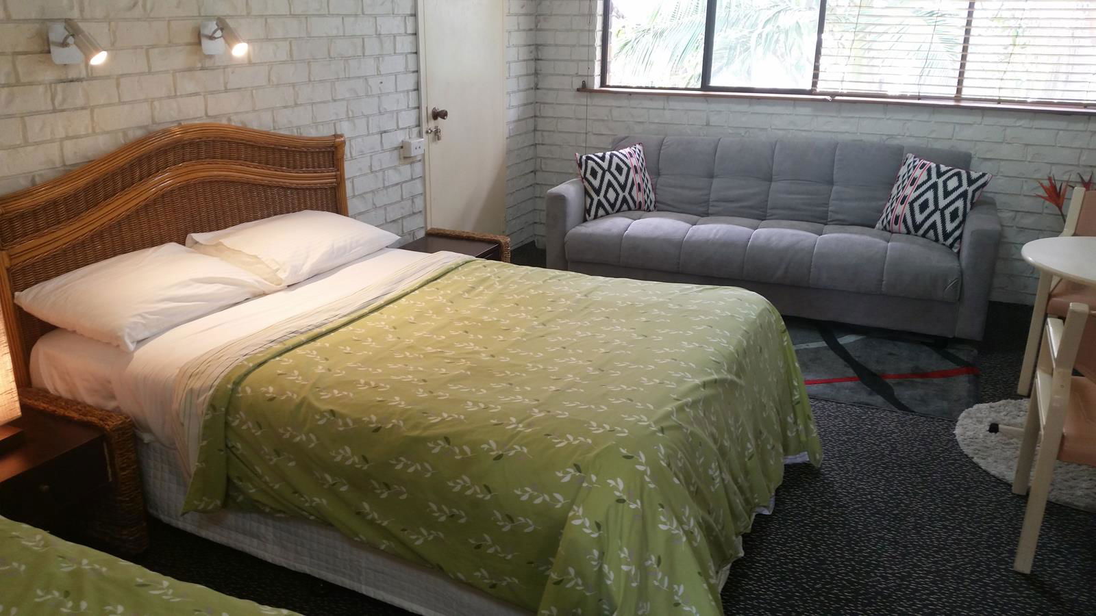 Holland Park West QLD Accommodation Melbourne
