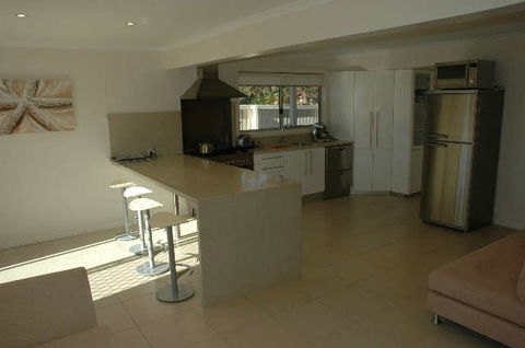 Joylaine Beach House - Accommodation Melbourne 0