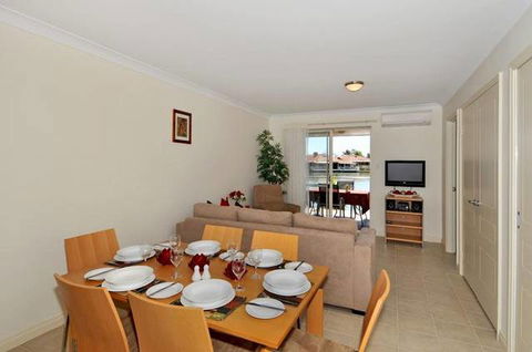 Lakeside Holiday Apartments - Accommodation Melbourne 2