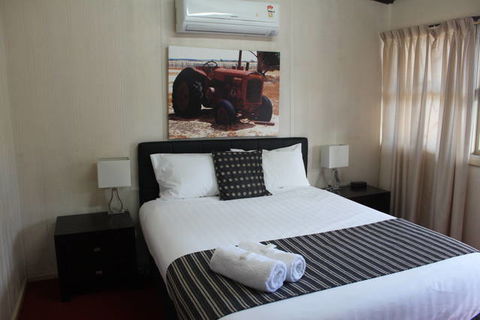 Merredin Motel & Gumtree Restaurant - Accommodation Melbourne 0