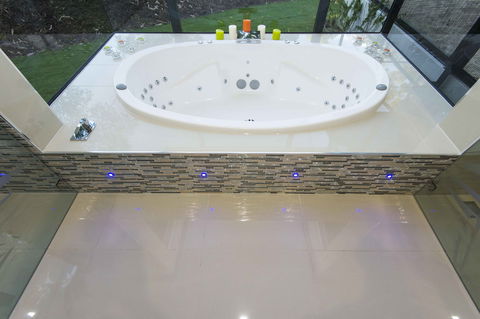 The Feathered Nest - Luxury Wildlife Retreat - Accommodation Melbourne 1