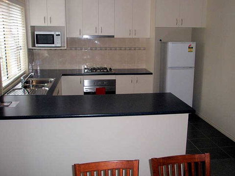 Victoria Lodge Motor Inn & Serviced Apartments - Melbourne 4u 2