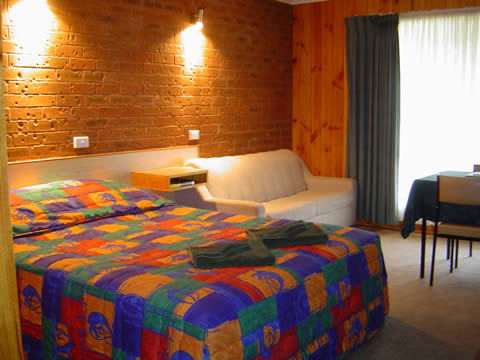 Country Roads Motor Inn - Narrandera - Accommodation Melbourne 2