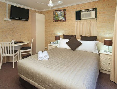 Edmondstone Motel - Accommodation Melbourne 1