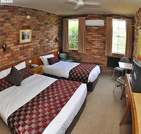 Log Cabin - Accommodation Melbourne