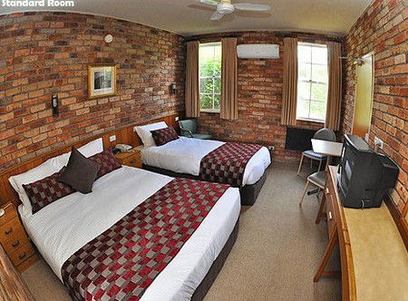 Log Cabin - Accommodation Melbourne 0