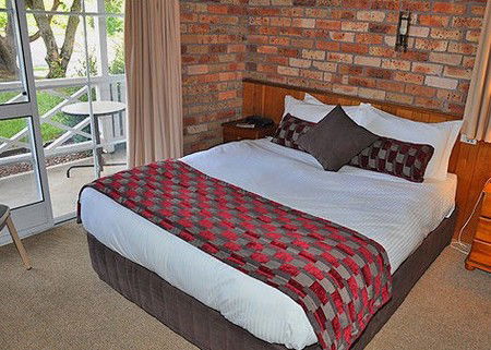 Log Cabin - Accommodation Melbourne 1