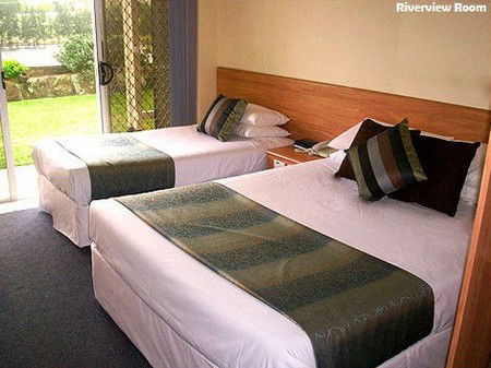Log Cabin - Accommodation Melbourne 2