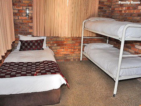 Log Cabin - Accommodation Melbourne 3