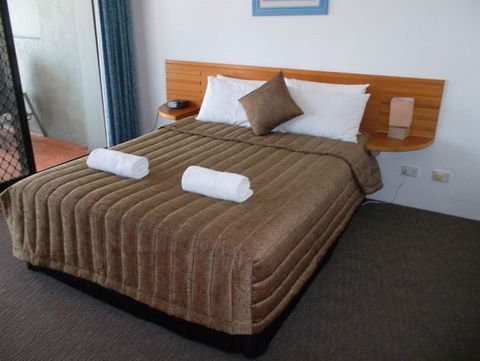 Coolum Beach Resort - Melbourne 4u 6