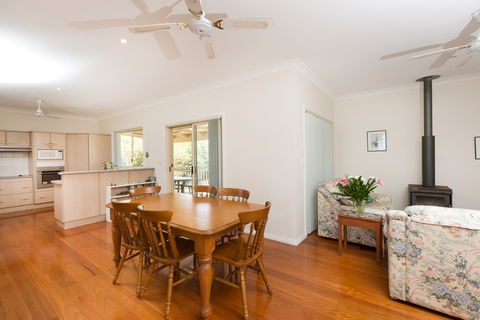 Cranford Waterfront Cottage - Accommodation Melbourne 6
