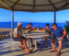 Rollingstone Beach Front Resort - Accommodation Melbourne 2