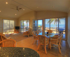 Rollingstone Beach Front Resort - Accommodation Melbourne 3