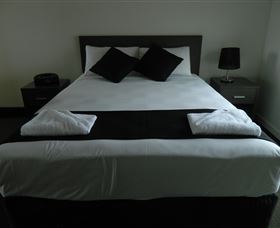 Dooleys Tavern And Motel Capella - Accommodation Melbourne 0