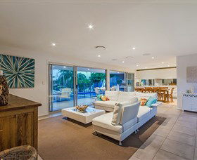 Malibu Shores At Vogue Holiday Homes - Melbourne 4u 1