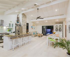 The Tropics At Vogue Holiday Homes - Melbourne 4u 1