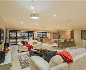 Serenity Shores At Vogue Holiday Homes - Melbourne 4u 2